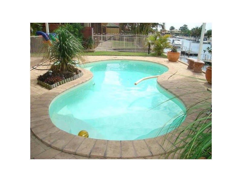21a Camelot Cres, Paradise Point QLD 4216