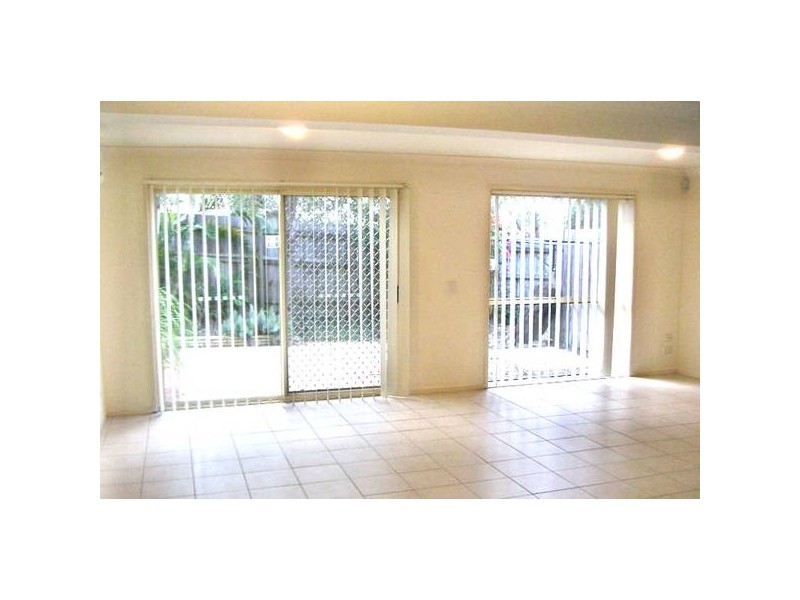 3 Arundel Dr, Arundel QLD 4214