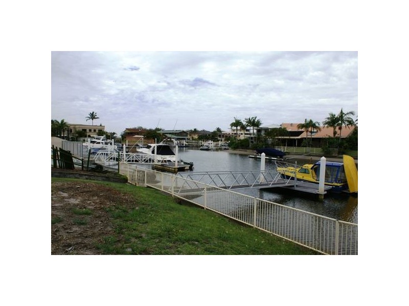 12 RUNAWAY BAY AVE, Runaway Bay QLD 4216