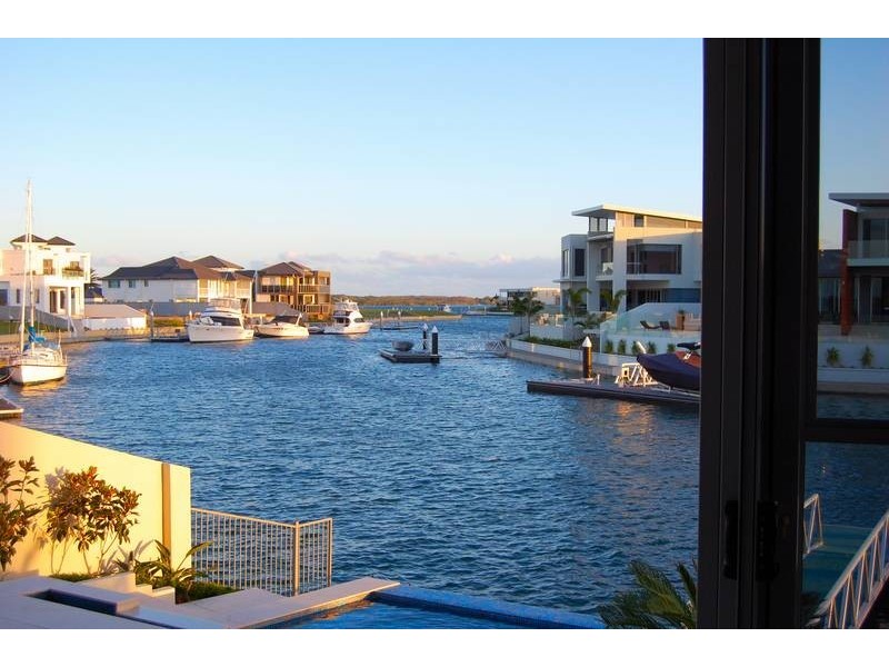 Sovereign Islands QLD 4216