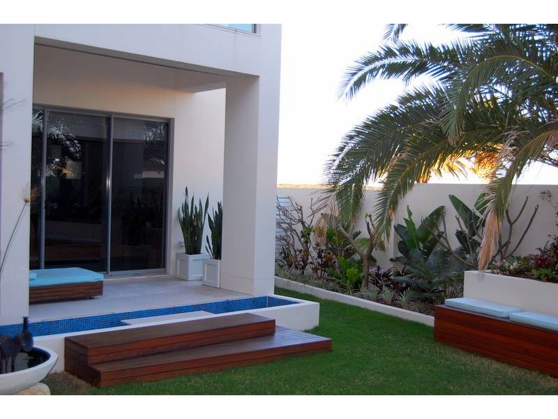 Sovereign Islands QLD 4216