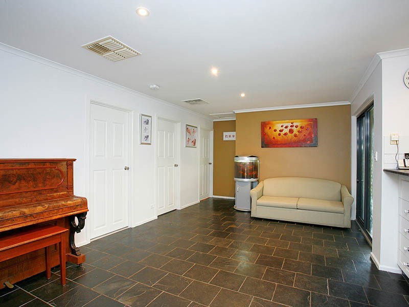 4 Andrew Henning Place, Willunga SA 5172