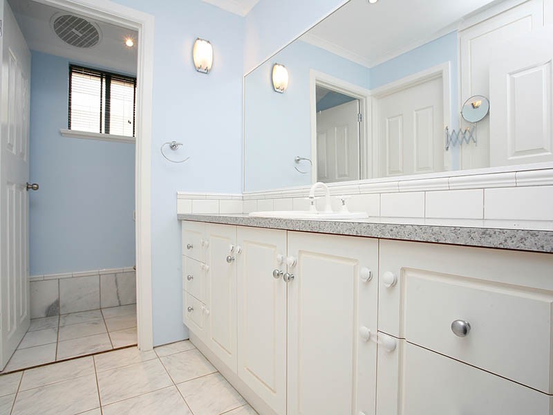 4 Andrew Henning Place, Willunga SA 5172