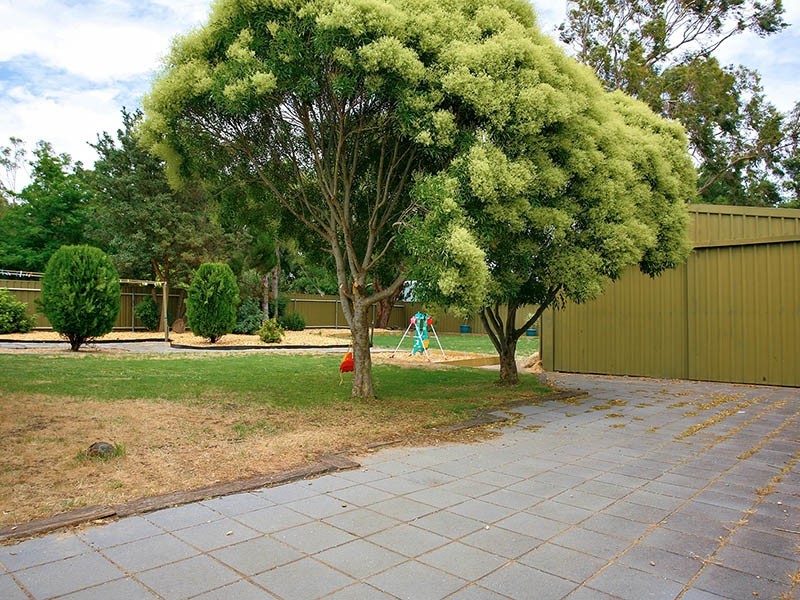 4 Andrew Henning Place, Willunga SA 5172
