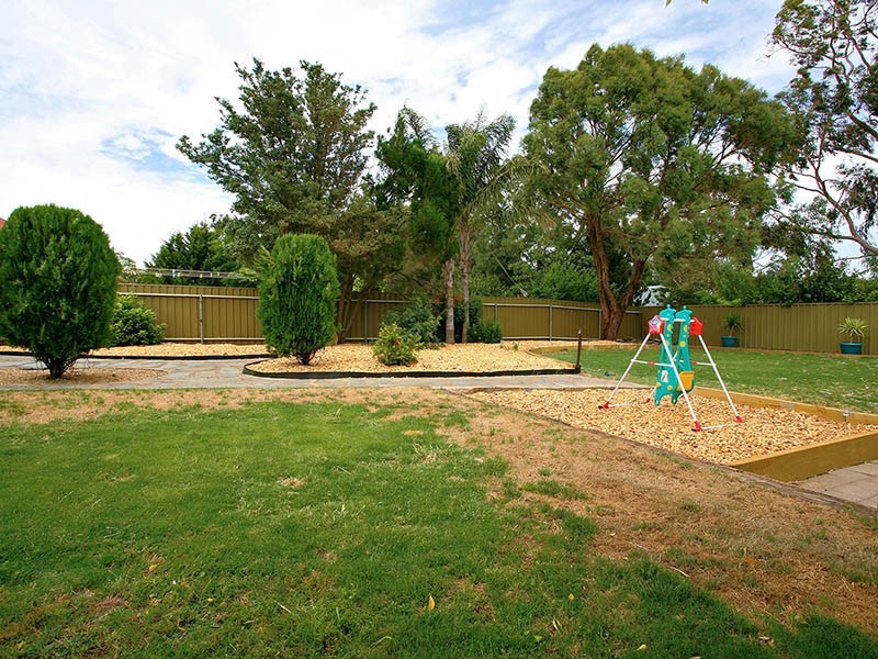 4 Andrew Henning Place, Willunga SA 5172