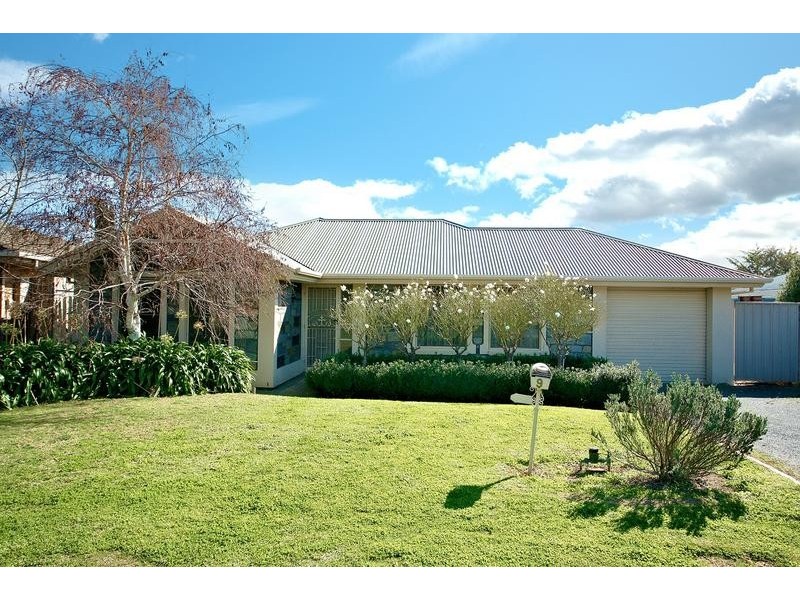 9 Kernick Ave, Willunga SA 5172