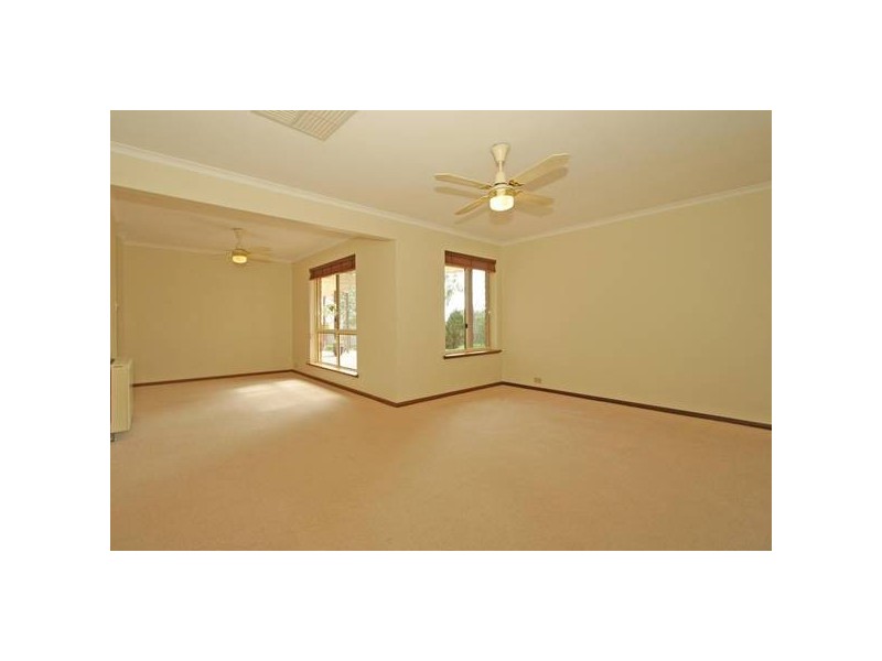 2 Kernick Avenue, Willunga SA 5172