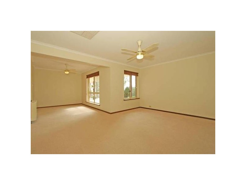 2 Kernick Ave, Willunga SA 5172