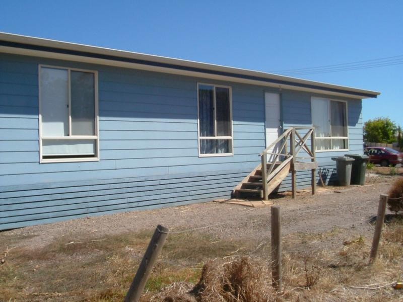 8 Stirling Avenue, Sellicks Beach SA 5174