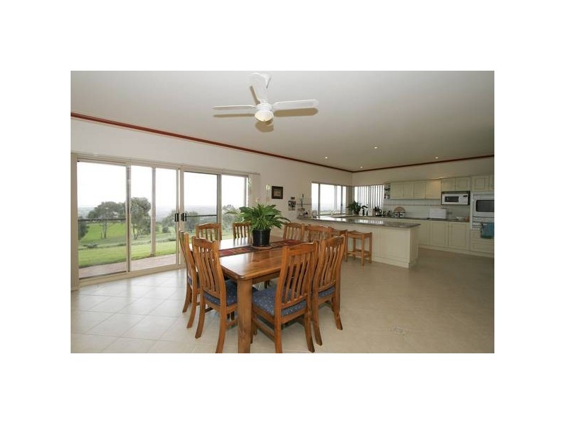 8 Taylors Hill Road, Willunga SA 5172
