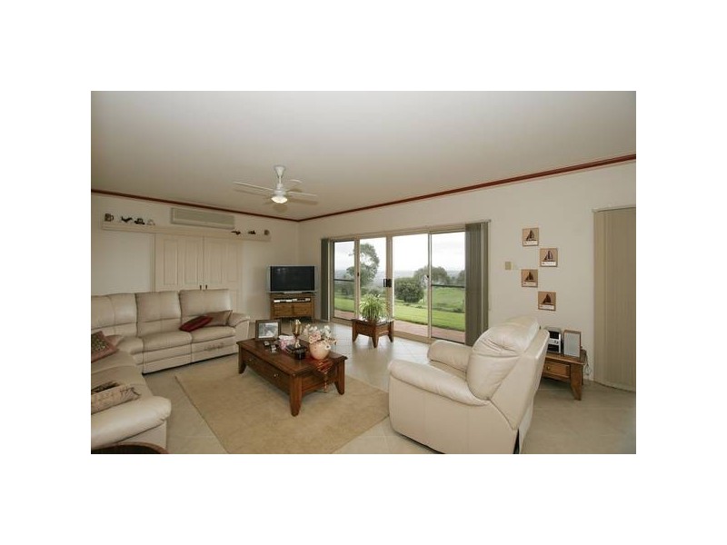 8 Taylors Hill Road, Willunga SA 5172
