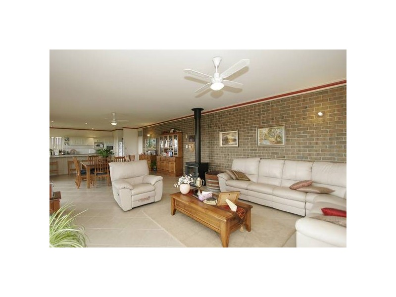 8 Taylors Hill Road, Willunga SA 5172