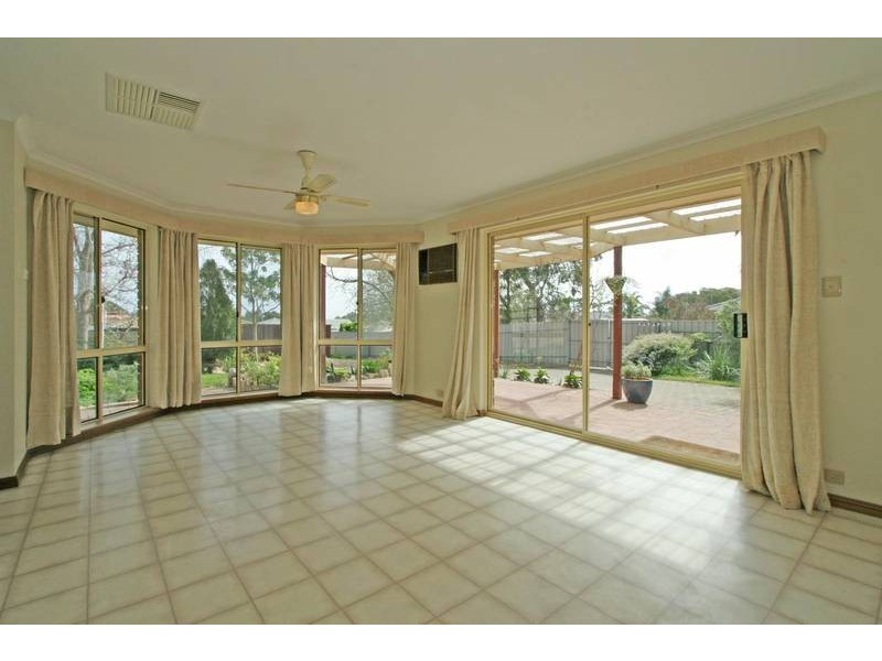 2 Kernick Avenue, Willunga SA 5172
