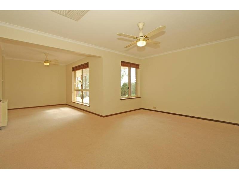 2 Kernick Avenue, Willunga SA 5172