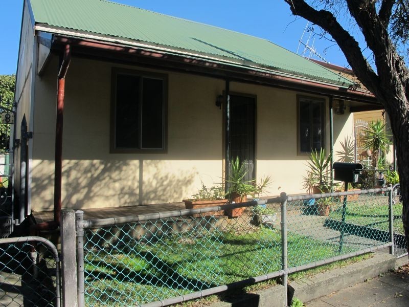 8 Edith Street, St Peters NSW 2044