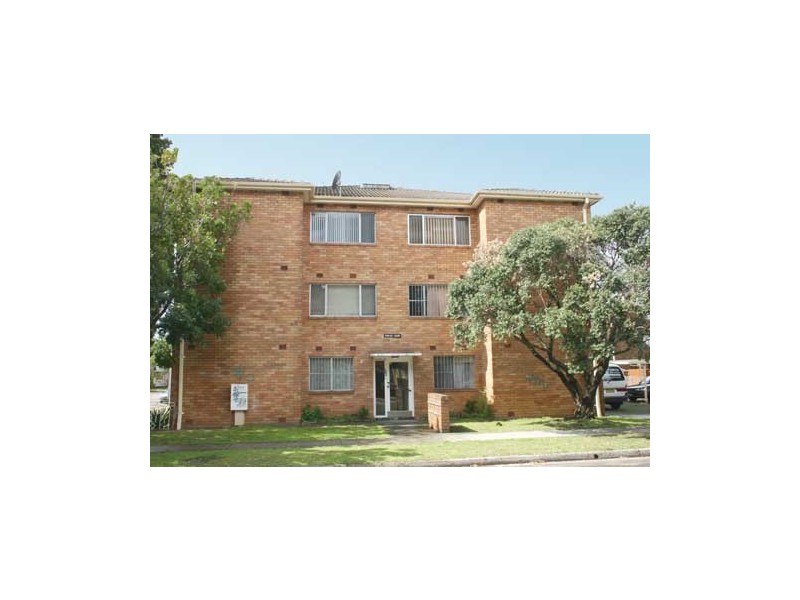 8 Barber Avenue, Eastlakes NSW 2018