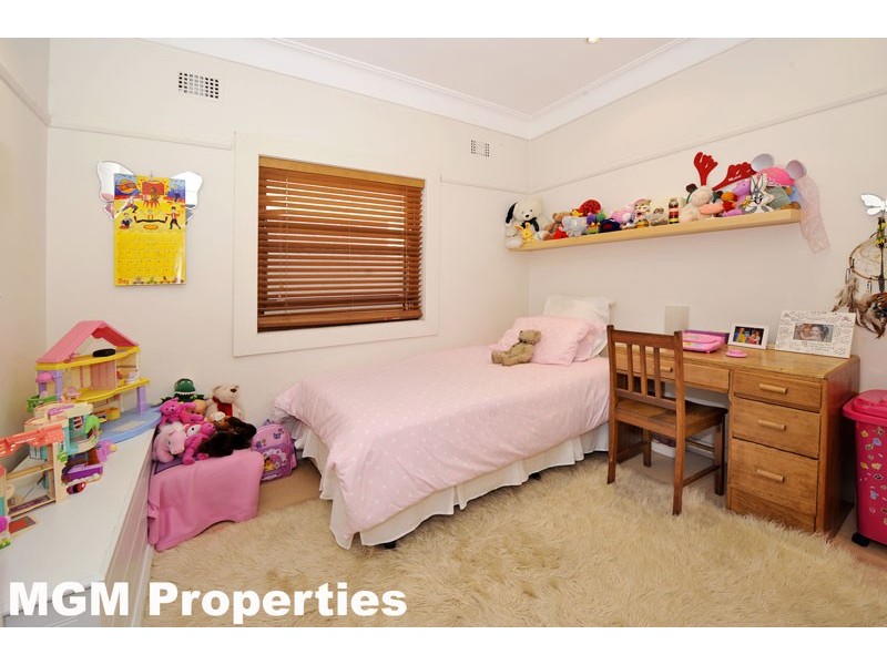 16 Charles Street, Eastlakes NSW 2018