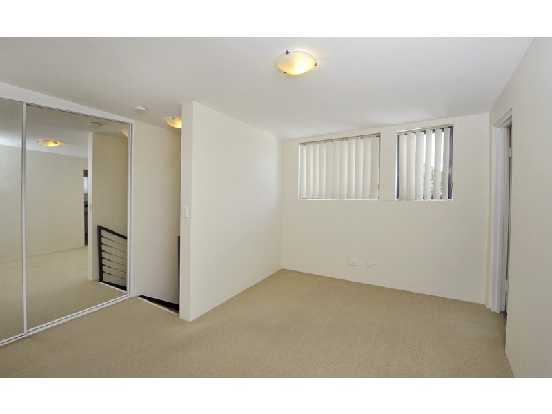 11/2 Daniel St, Botany NSW 2019