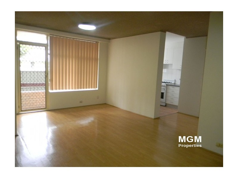 2/68 Mascot Drive, Eastlakes NSW 2018