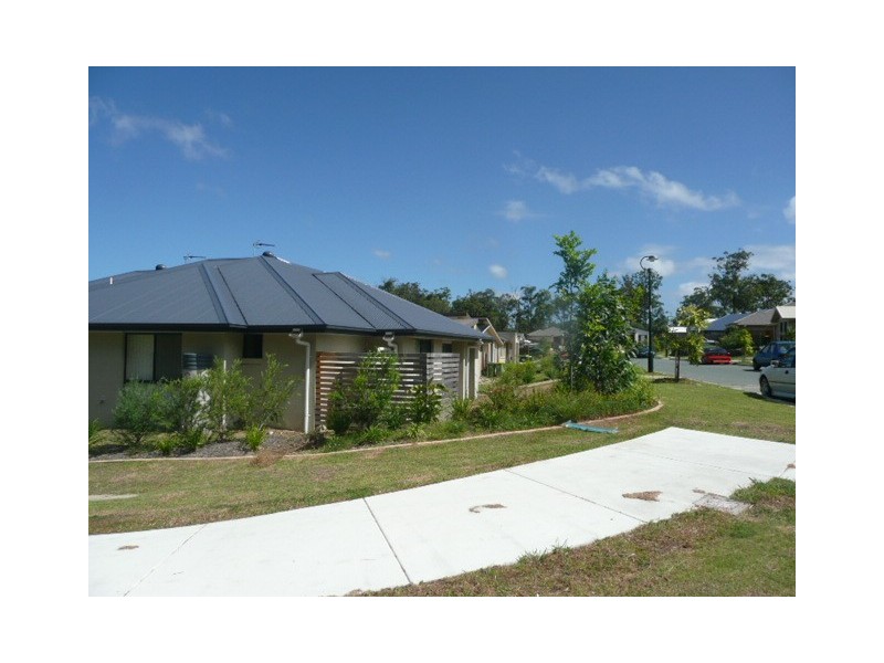 2/2 Valda Avenue, Coomera QLD 4209