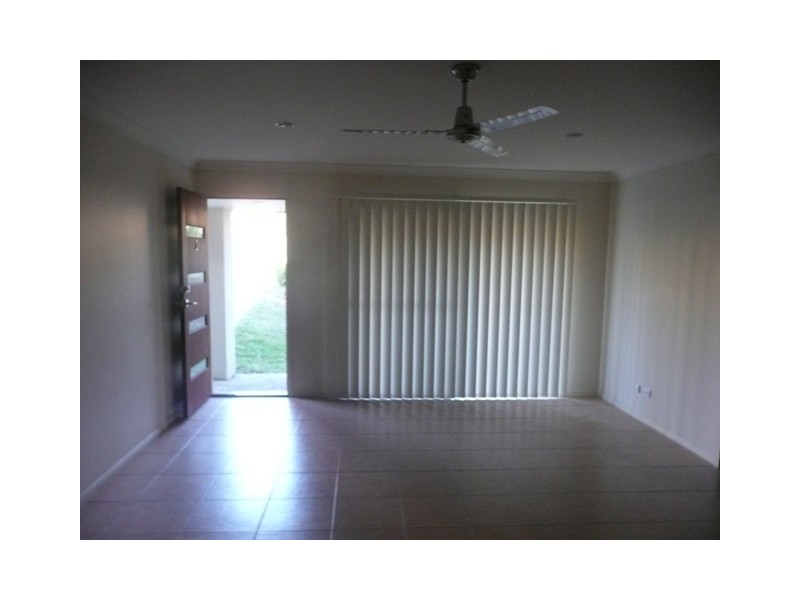 2/2 Valda Avenue, Coomera QLD 4209