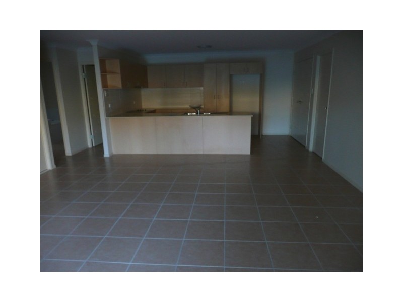 2/2 Valda Avenue, Coomera QLD 4209