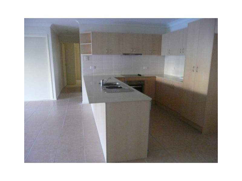 2/2 Valda Avenue, Coomera QLD 4209