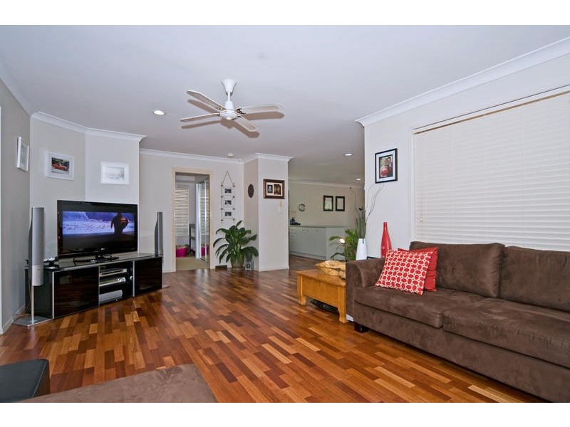 8 Roche Ct, Oxenford QLD 4210