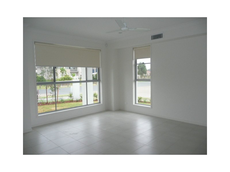 21-27/ Biggles Lane, Upper Coomera QLD 4209