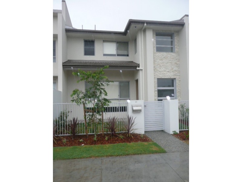 a Brand new executive large three bedrooms, Coomera QLD 4209