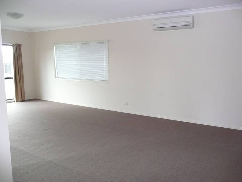 18 Slipstream Road, Coomera QLD 4209