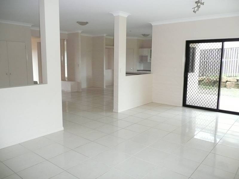 18 Slipstream Road, Coomera QLD 4209