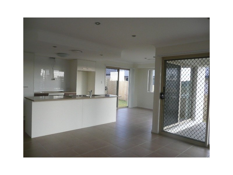 10 Manassa Street, Upper Coomera QLD 4209