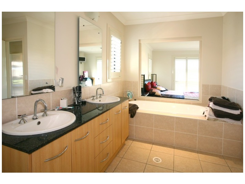 34 Oceanis Dr, Oxenford QLD 4210