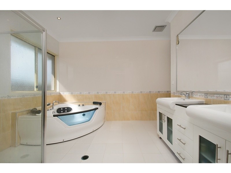 8 Bader Rd, Upper Coomera QLD 4209