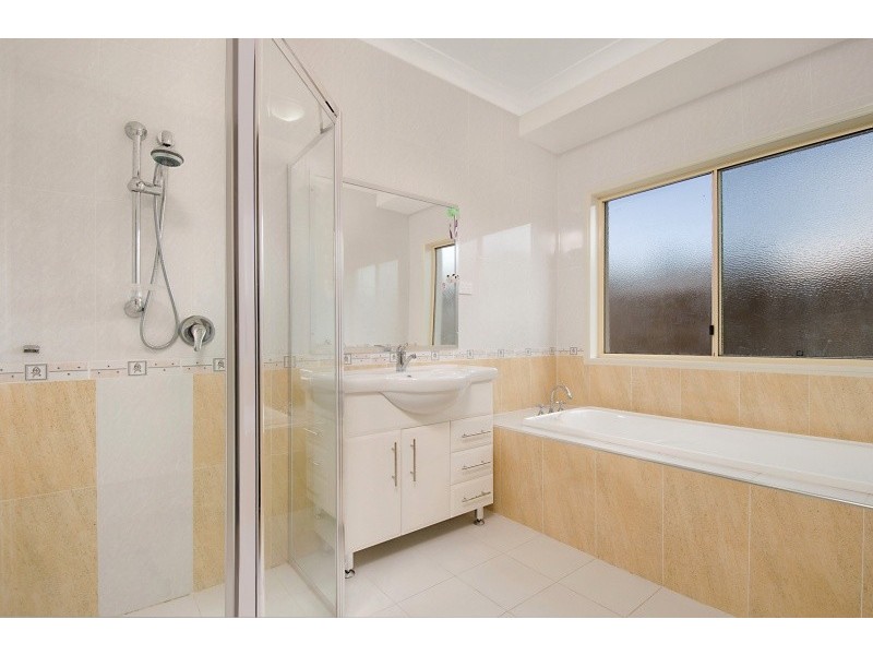 8 Bader Rd, Upper Coomera QLD 4209