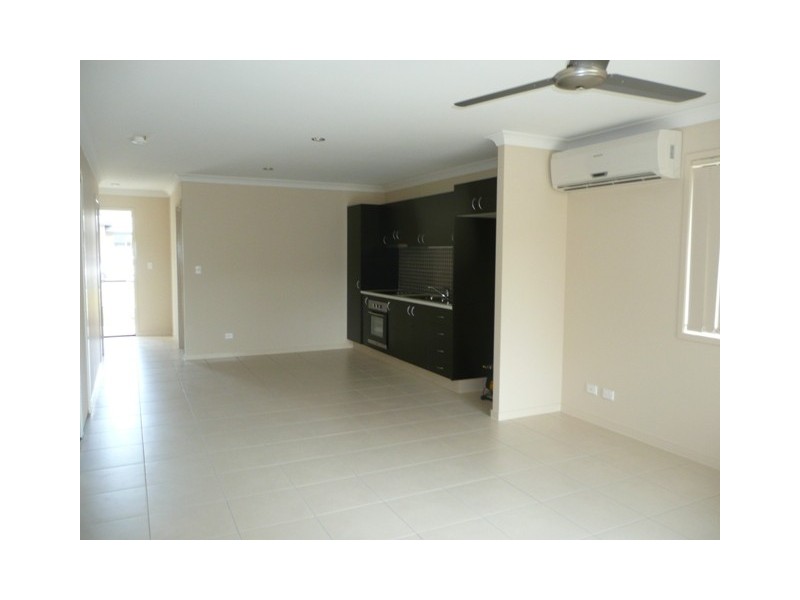 1/4 Bidmead Circuit, Pimpama QLD 4209