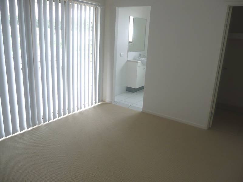 2/16 Bellagio Crescent, Coomera QLD 4209