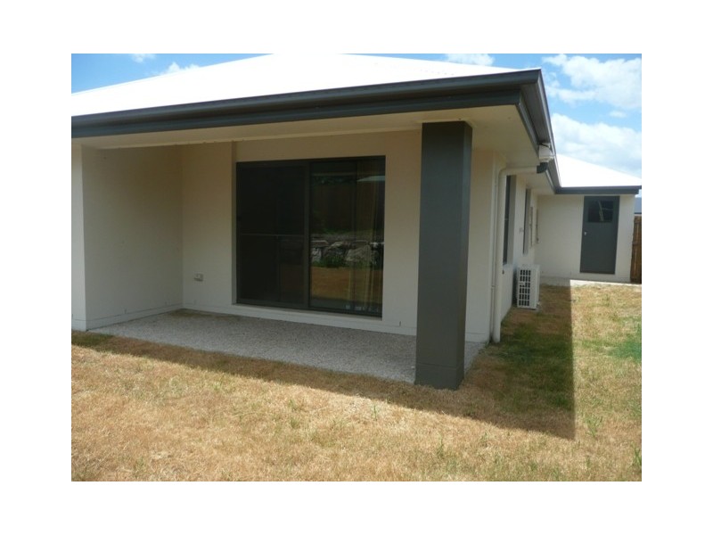 33 Christopher Street, Pimpama QLD 4209