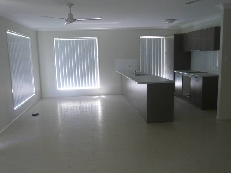 18 Ritz Drive, Coomera QLD 4209