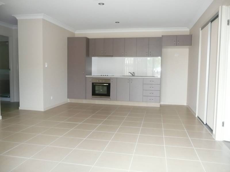 2/17 Christopher Sreet, Pimpama QLD 4209