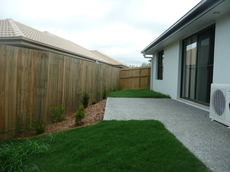 2/17 Christopher Sreet, Pimpama QLD 4209