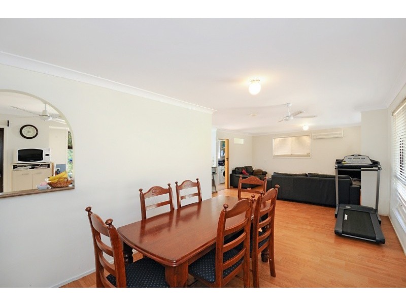 22 Latrobe Ave, Helensvale QLD 4212