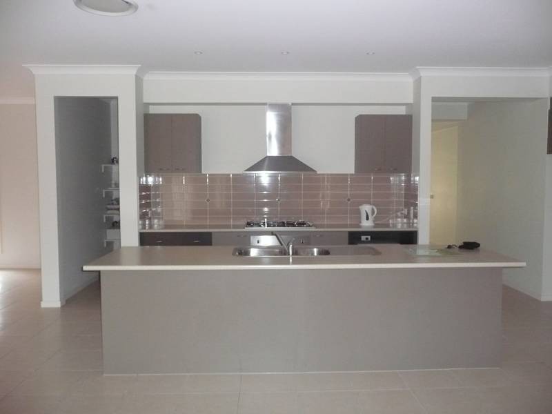 8 ICEBERG LANE, Coomera QLD 4209