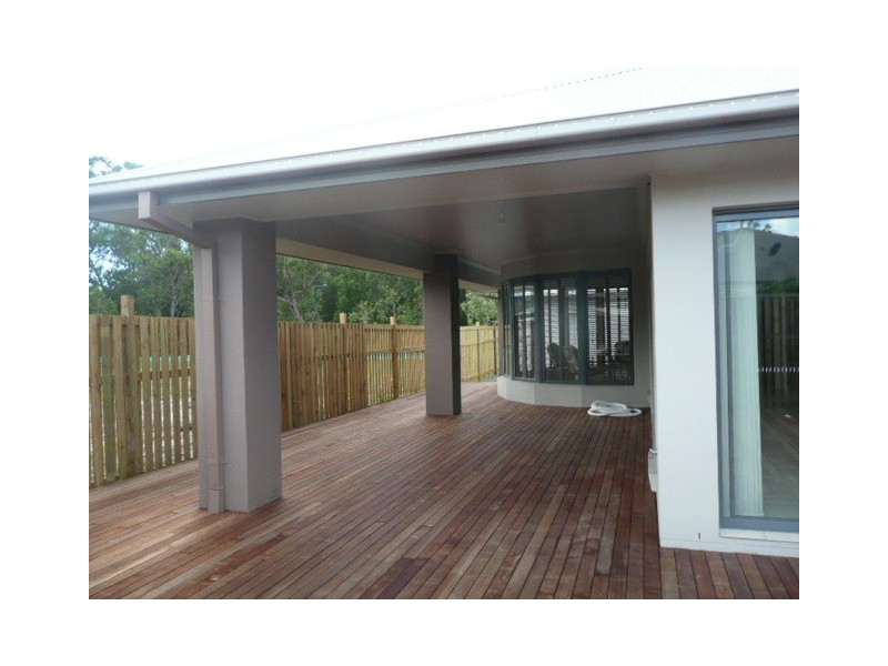 8 ICEBERG LANE, Coomera QLD 4209