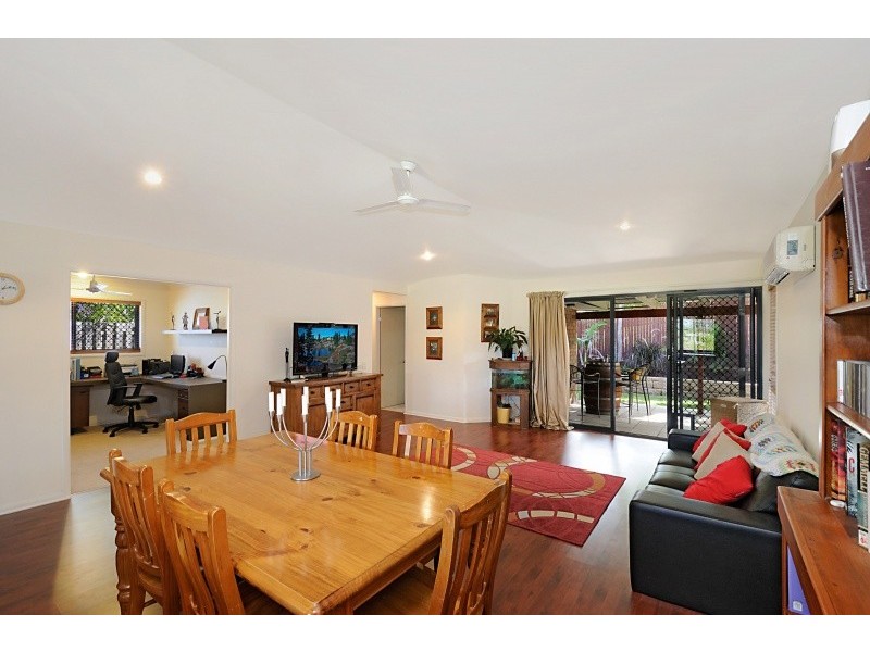 18 Ferngrove Ave, Upper Coomera QLD 4209