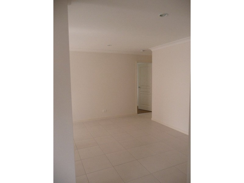 8 Elise Avenue, Coomera QLD 4209