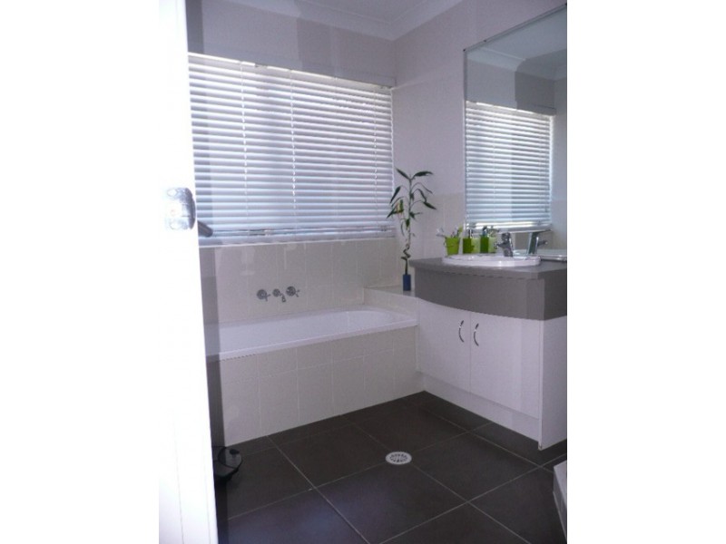 6 Freya Cct, Coomera QLD 4209