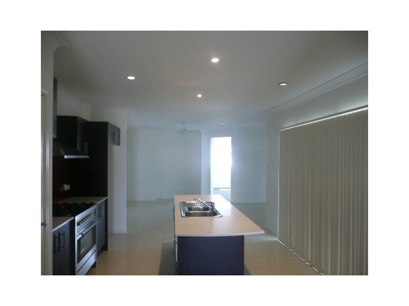 42 Mcleay Cct, Upper Coomera QLD 4209