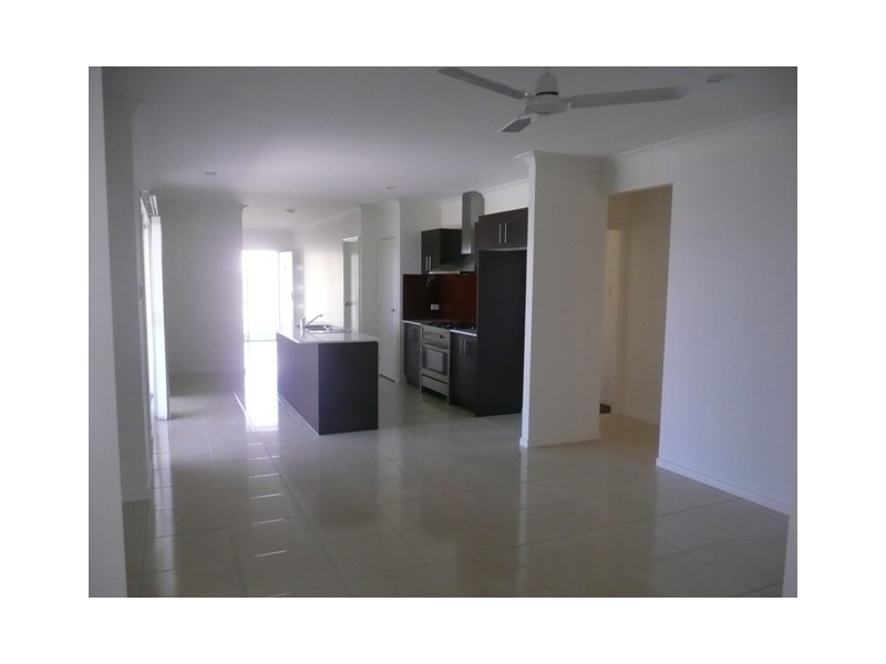 42 Mcleay Cct, Upper Coomera QLD 4209